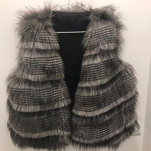 Two tones faux fur grey vest